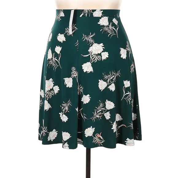 GILLI Jaclyn Knit Skirt in‎ Dark Green - Picture 2 of 6